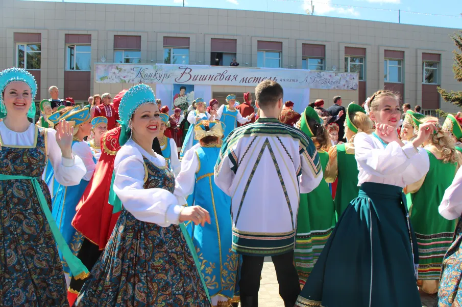 24-25 июня 2022 года в Бутурлино состоится десятый Всероссийский конкурс «Вишнёвая метель» памяти великой русской певицы Людмилы Георгиевны Зыкиной.