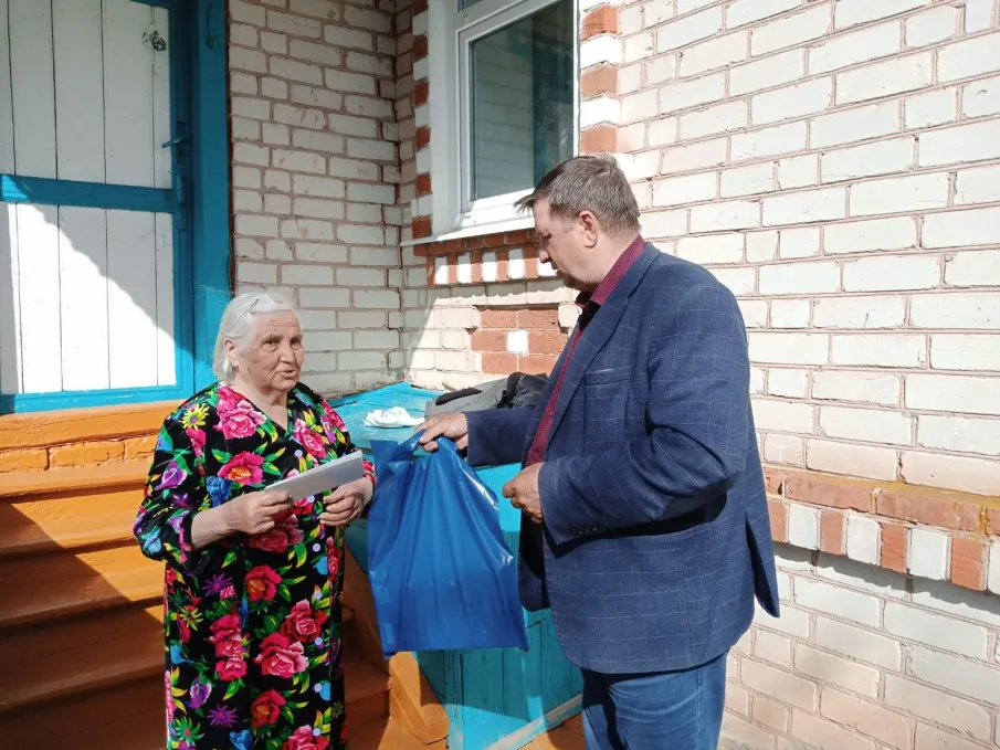 В Бутурлинском округе в канун Дня Победы поздравили ветеранов.